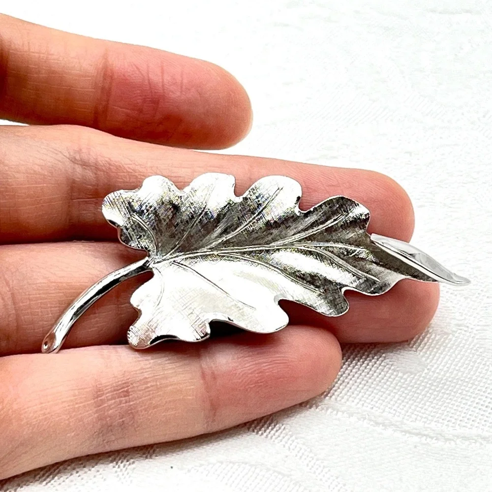 Vintage Retro MONET Silver Tone Leaf Brooch Pin